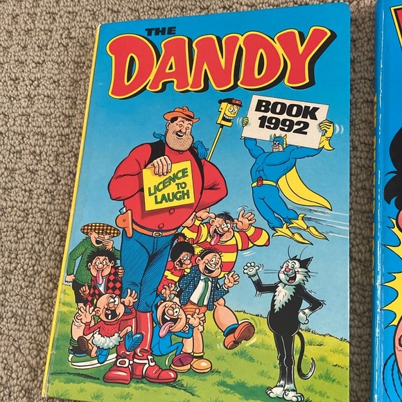 VTG Bundle of 5 Hardcover Collectibles from the UK - Picture 5 of 9